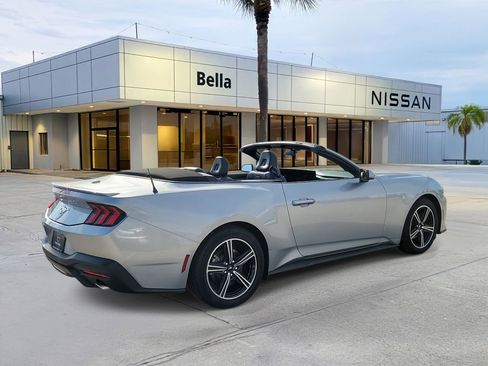 Used 2025 Ford Mustang Premium image 6