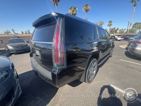 Used 2019 Cadillac Escalade ESV Luxury AWD/4WD image 4