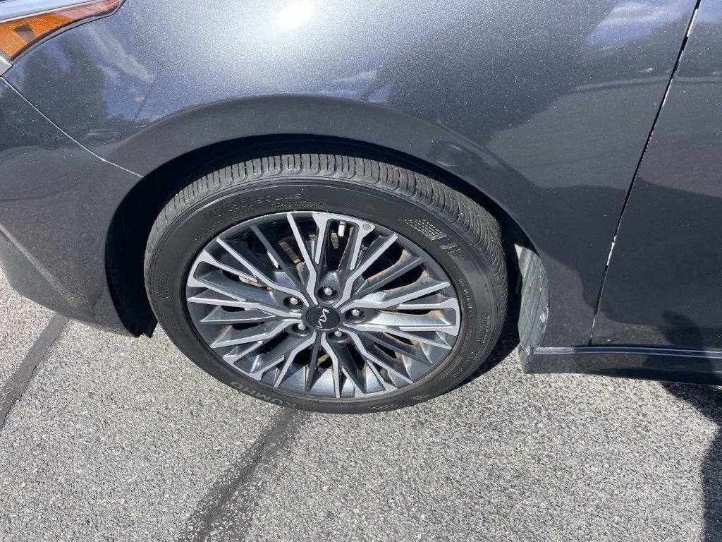 Used 2023 Kia Forte GT-Line w/ GT-Line Premium Package FWD image 12