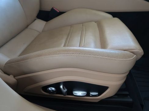 Used 2019 Porsche Panamera RWD image 38
