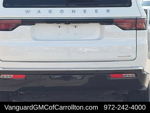 Used 2024 Jeep Wagoneer Series II w/ Flexible Seating Group RWD image 9