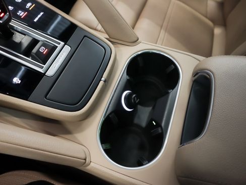 Certified 2023 Porsche Cayenne w/ Premium Package AWD/4WD image 16