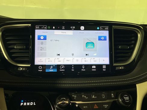 Used 2021 Chrysler Pacifica Limited w/ Uconnect Theater Family Group AWD/4WD image 18