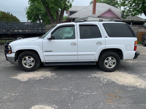 Used 2002 Chevrolet Tahoe LT RWD image 3