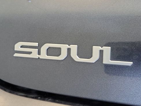 Used 2023 Kia Soul S FWD image 8