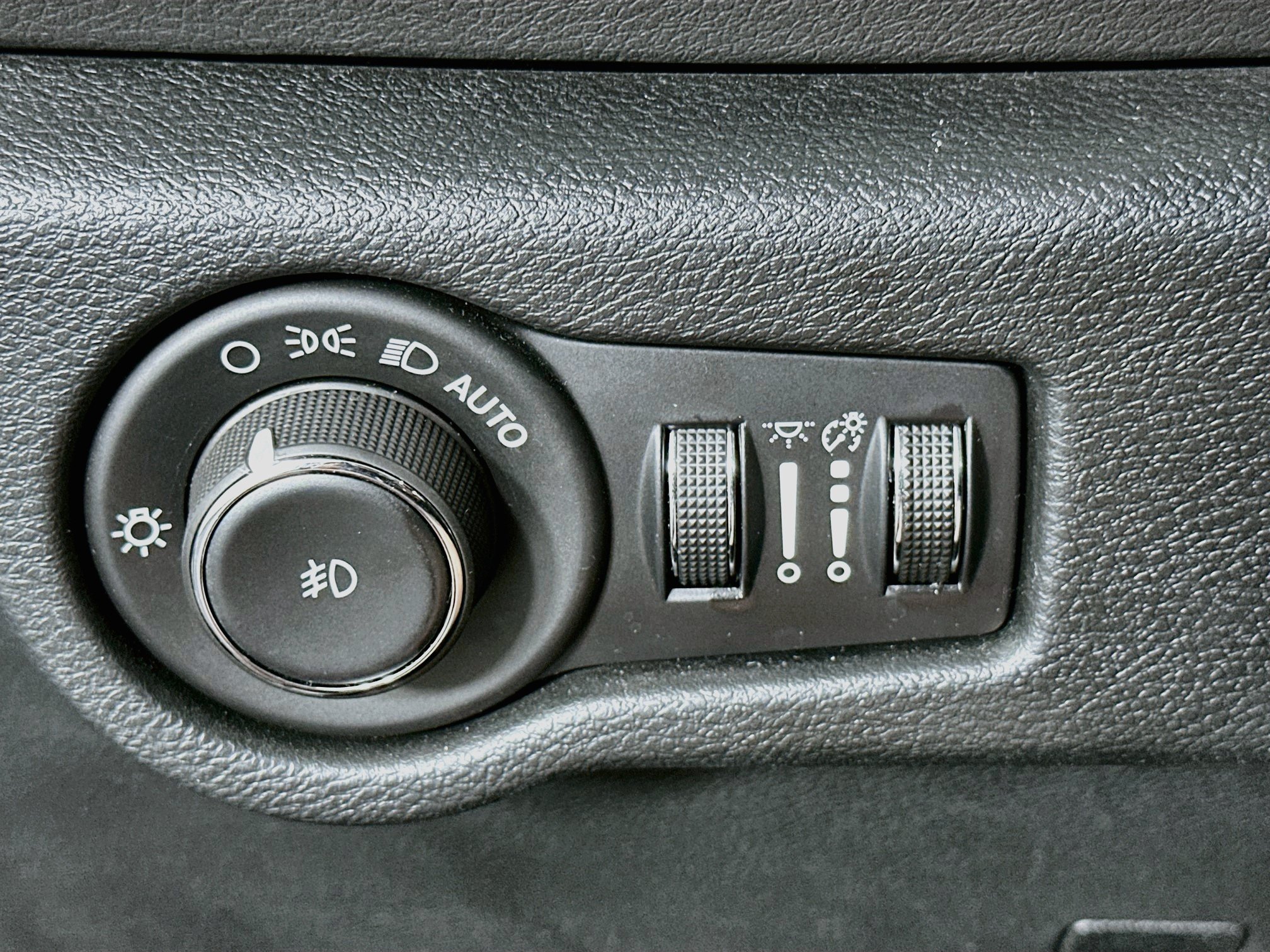 Used 2025 Chrysler Pacifica Select FWD image 17