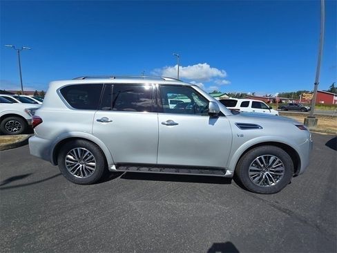 Used 2021 Nissan Armada SL w/ Captain's Chairs Package image 3