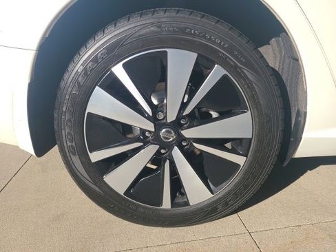 Used 2022 Nissan Altima 2.5 SV w/ SV Premium Package image 10