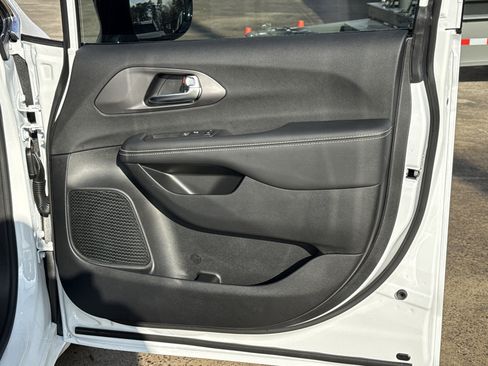 New 2026 Chrysler Voyager LX image 14