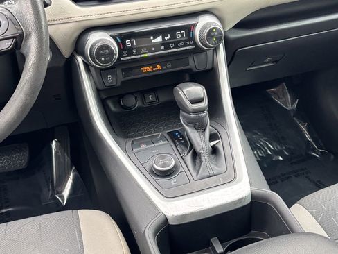 Certified 2022 Toyota RAV4 XLE image 27