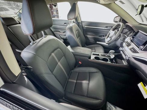 New 2025 Nissan Altima 2.5 SR image 24