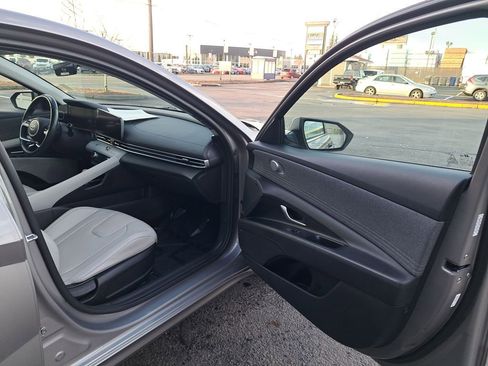 Used 2022 Hyundai Elantra Limited w/ Cargo Package image 17