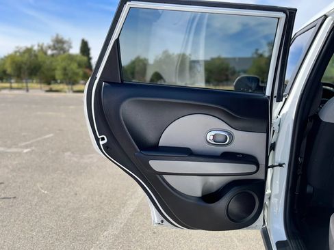 Used 2017 Kia Soul FWD image 12