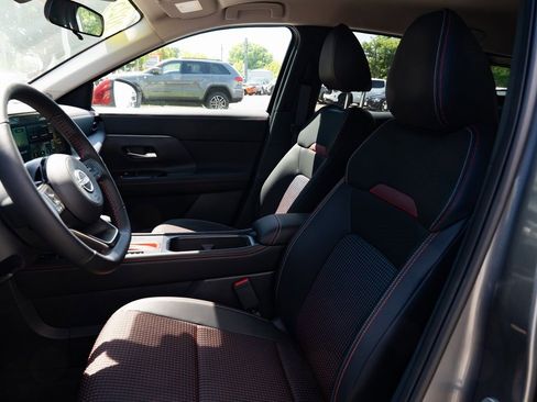 New 2025 Nissan Kicks SR image 18