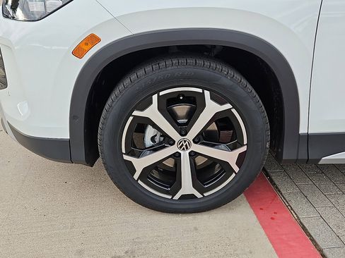 New 2026 Volkswagen Tiguan SE image 5