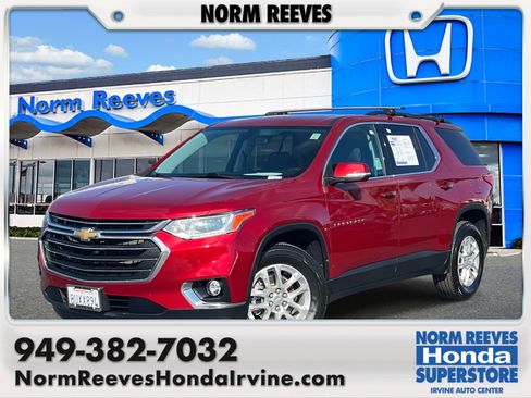 Used 2021 Chevrolet Traverse LT image 1
