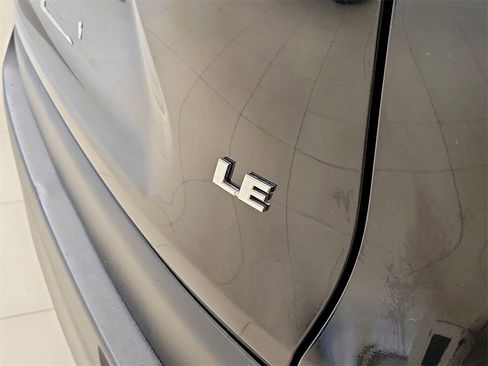 Used 2022 Toyota RAV4 LE image 9