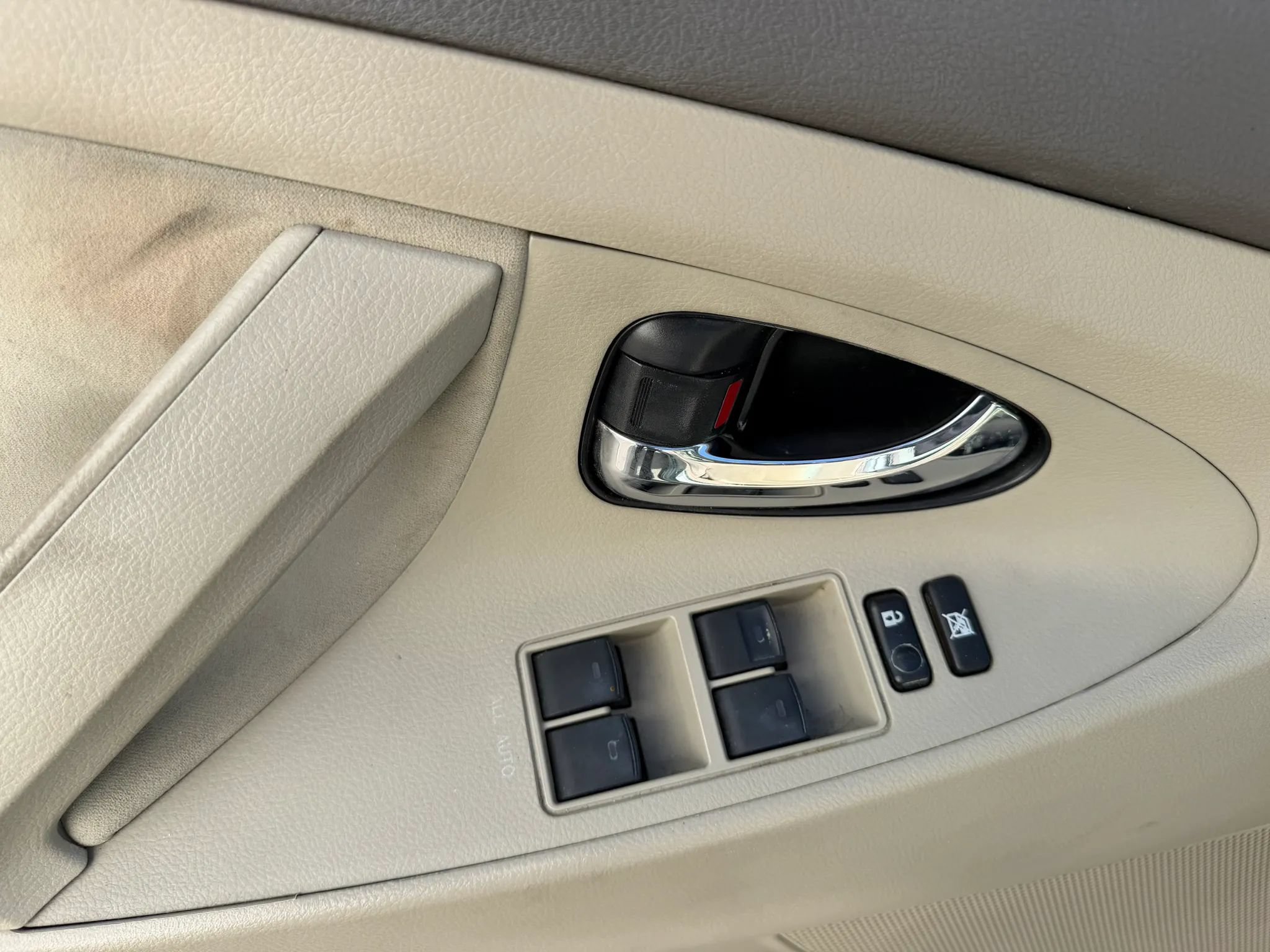 Used 2011 Toyota Camry LE FWD image 27