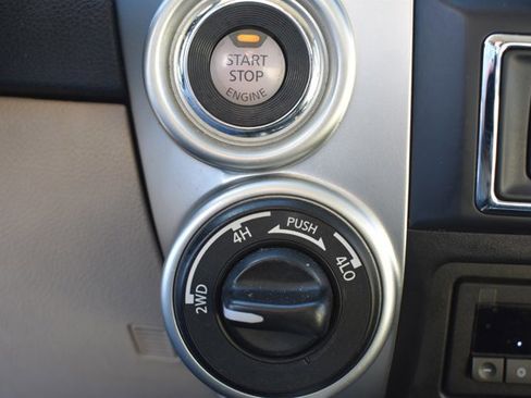 Used 2016 Nissan Titan SL image 29