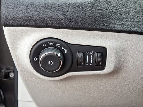 Used 2021 Jeep Compass Latitude w/ Driver Assistance Group image 23