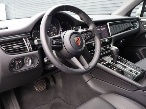 Used 2026 Porsche Macan image 4