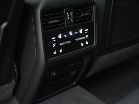Certified 2025 Porsche Cayenne S AWD/4WD image 33