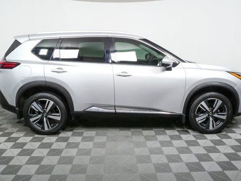 Used 2021 Nissan Rogue SL image 2