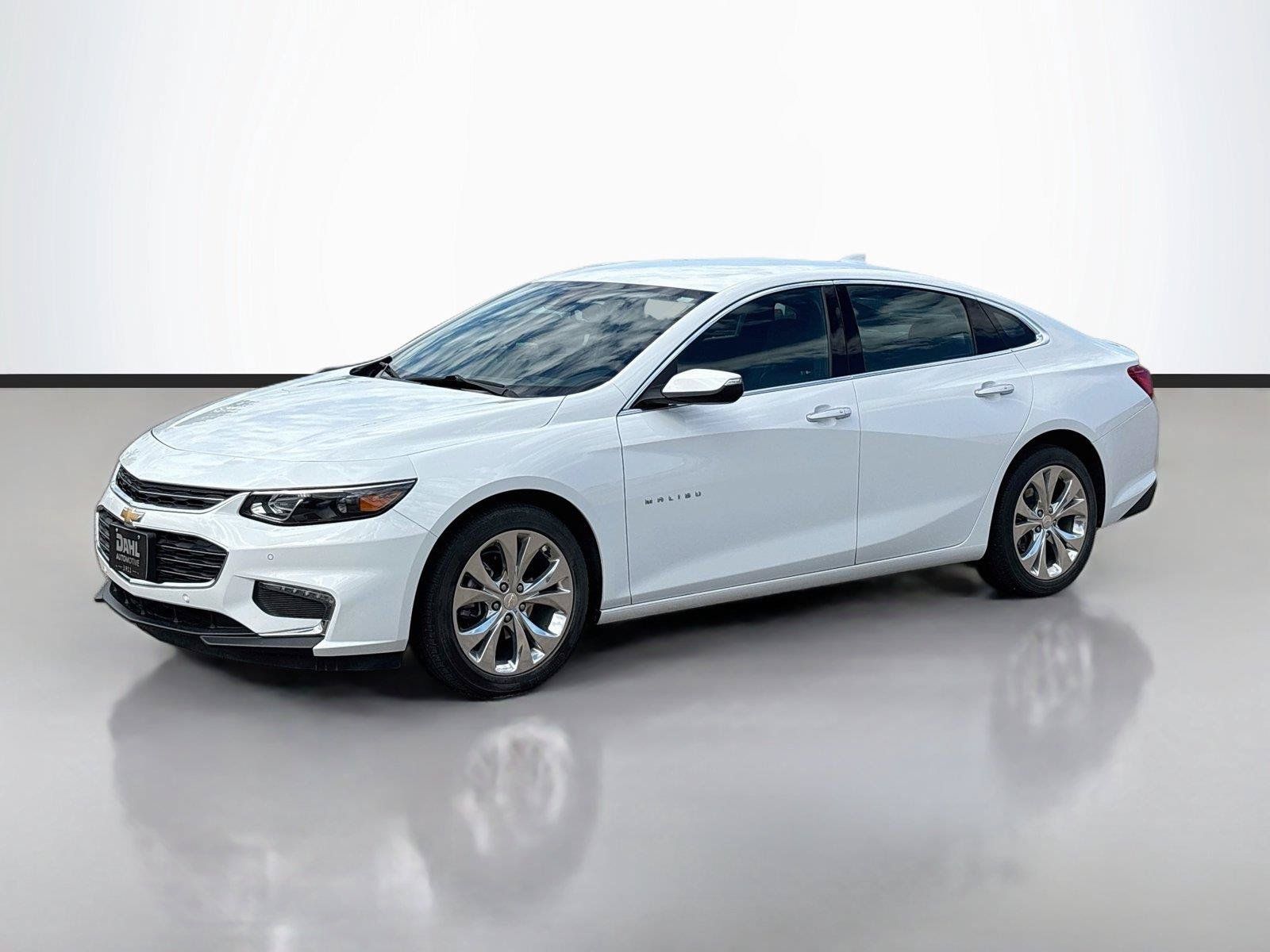 Used 2018 Chevrolet Malibu Premier w/ Driver Confidence Package FWD image 4