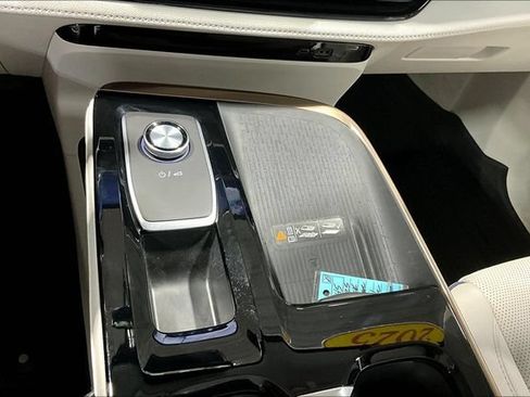 Used 2025 Buick Enclave Avenir w/ Super Cruise Package FWD image 15