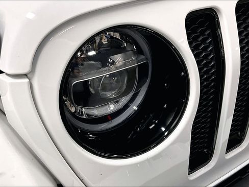 Used 2022 Jeep Wrangler Unlimited Sahara image 25