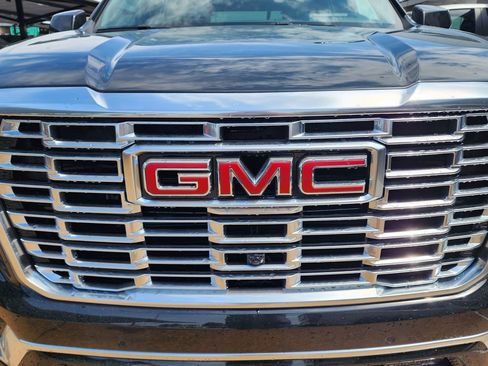 New 2026 GMC Yukon Denali w/ Denali Reserve Package AWD/4WD image 9
