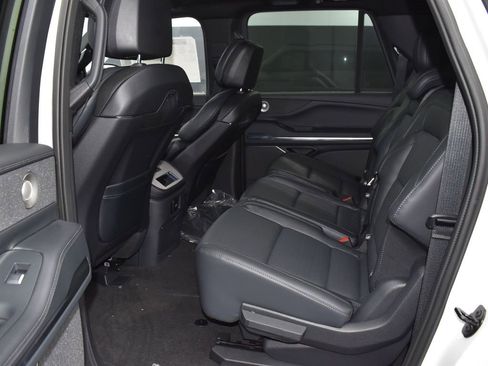 New 2025 Lincoln Navigator L Reserve w/ Jet Appearance Package image 11