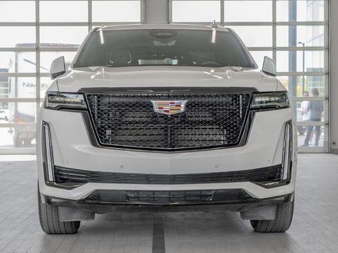 Used 2023 Cadillac Escalade Premium Luxury AWD/4WD image 11