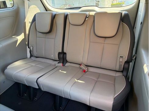 Used 2016 Kia Sedona EX FWD image 11