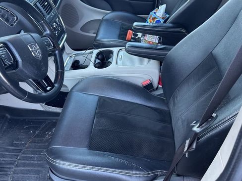 Used 2018 Dodge Grand Caravan SXT image 5