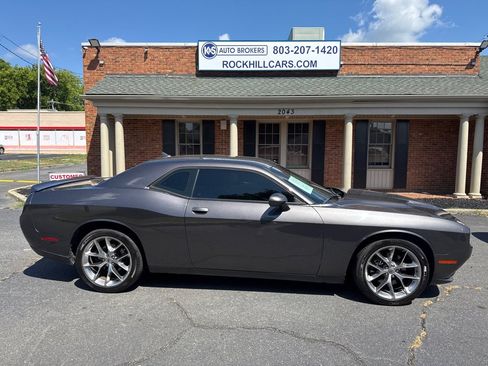 Used 2020 Dodge Challenger SXT w/ Plus Package RWD image 5
