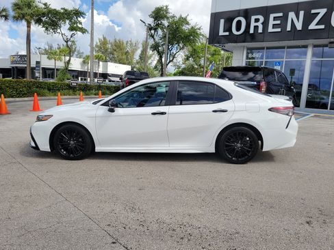 Used 2022 Toyota Camry SE w/ Convenience Package FWD image 8