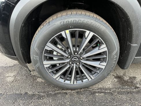 New 2026 Nissan Pathfinder Platinum image 13