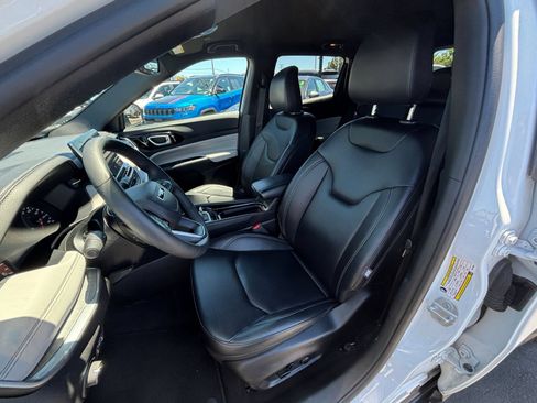 Used 2025 Jeep Compass Limited AWD/4WD image 37