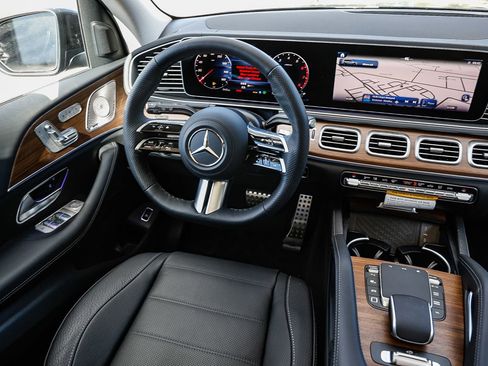 New 2026 Mercedes-Benz GLS 450 4MATIC image 14