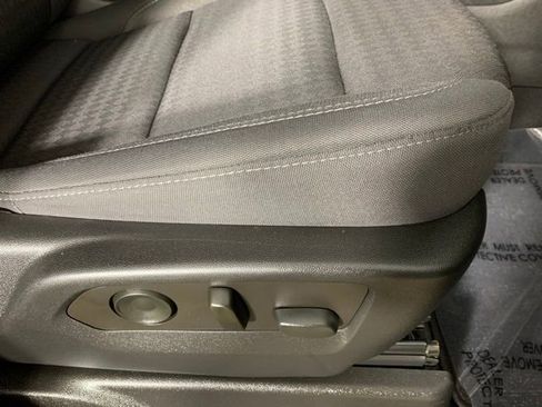 Used 2022 GMC Yukon SLE image 25