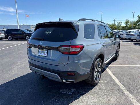 Used 2024 Honda Pilot Touring image 6