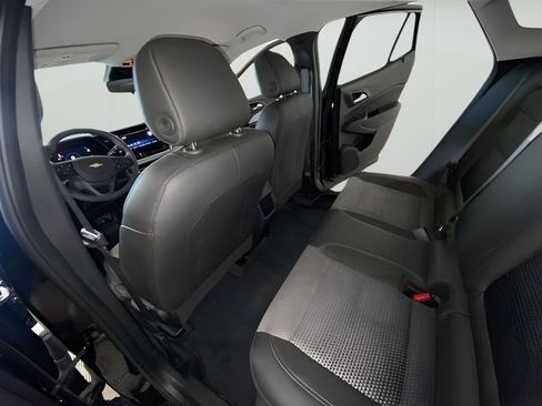 Used 2025 Chevrolet Trax LT FWD image 33