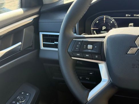 New 2025 Mitsubishi Outlander SE image 10