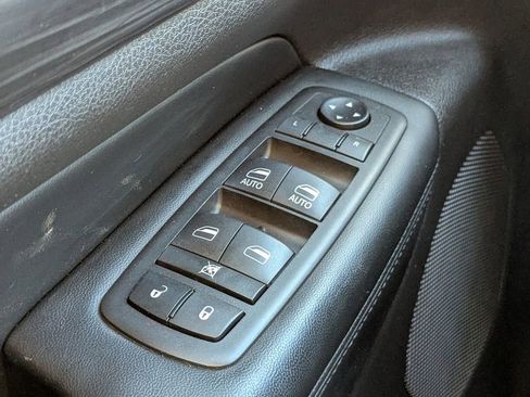 Used 2020 Jeep Grand Cherokee Laredo w/ 18" Wheel & 8.4" Radio Group image 24