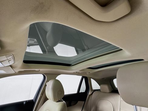 Used 2019 Mercedes-Benz GLC 350e 4MATIC image 6