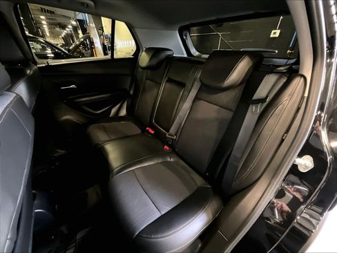 Used 2022 Chevrolet Trax LT w/ LT Convenience Package image 15