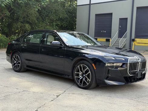 Used 2023 BMW 760i xDrive AWD/4WD image 12