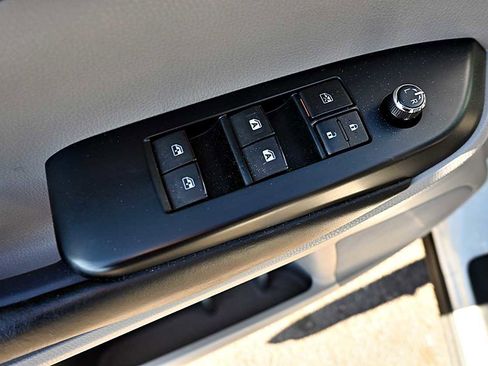 Used 2018 Toyota Highlander XLE image 22