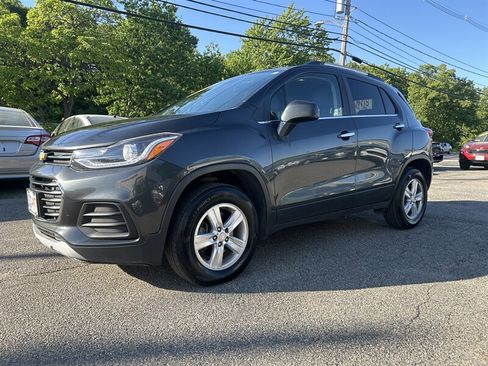 Used 2017 Chevrolet Trax LT w/ LT Convenience Package AWD/4WD image 1